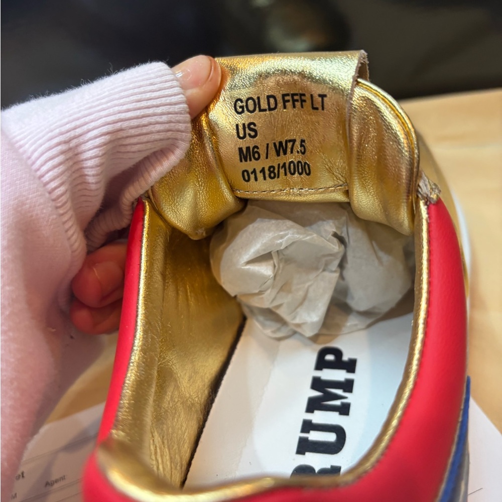 Real, authentic and unworn gold Trump sneakers. Soft, tough and beautiful! - Picture 4 of 5